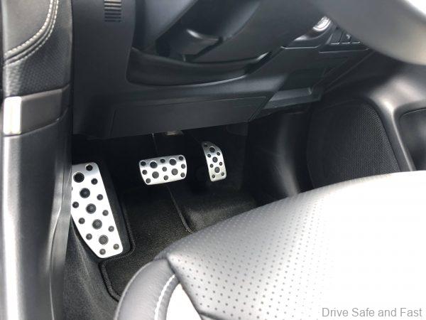 Subaru Forester GT_driving pedals