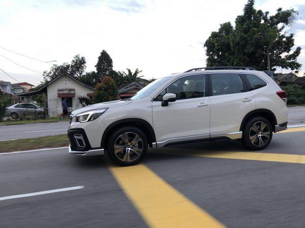 Subaru Forester GT_driving