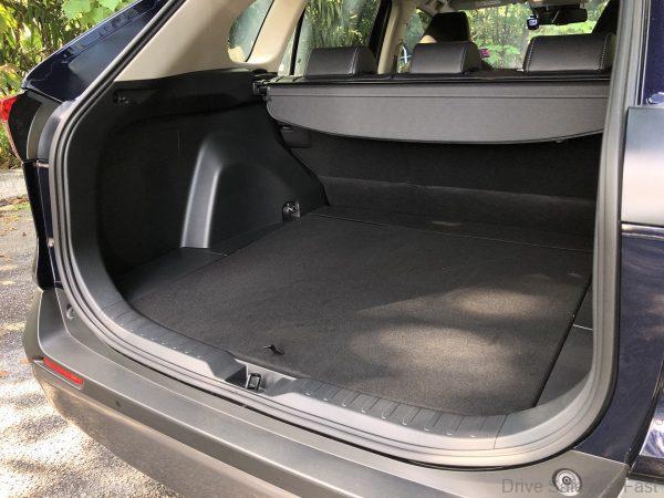 Toyota RAV4_rear luggage room