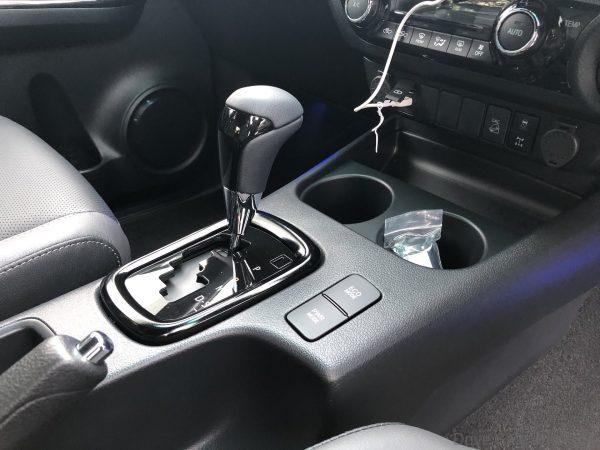 Toyota Hilux Rogue 6-speed gear shifter
