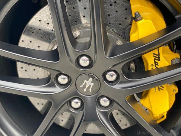 Maserati GranTurismo MC Stradale trident logo