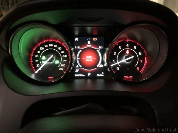 Jaguar E-Pace P200 AWD_sport mode