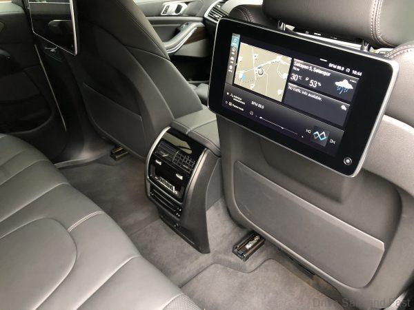BMW X5 xDrive45e_rear seat screen