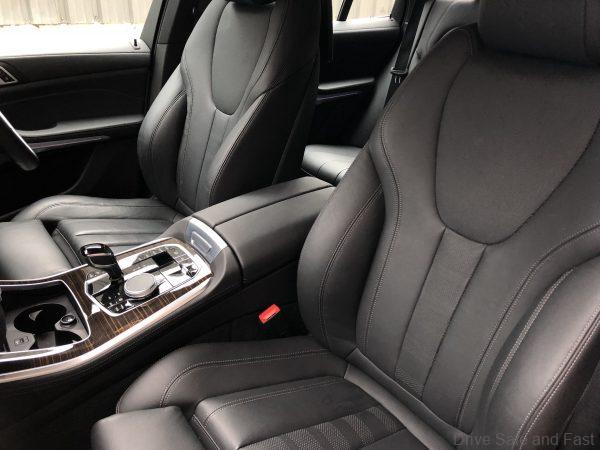 BMW X5 xDrive45e_front seats