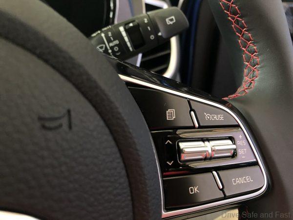 Kia Seltos_Naza Kia_GT-Line_steering controls