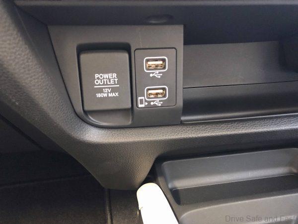 Honda City 1.5 i-VTEC_power outlets