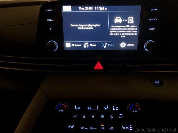 Hyundai Elantra Smartstream_infotainment screen
