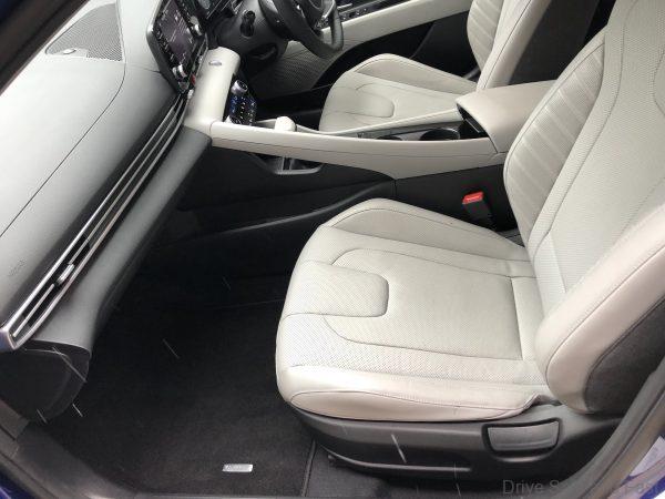 Hyundai Elantra Smartstream_front seats