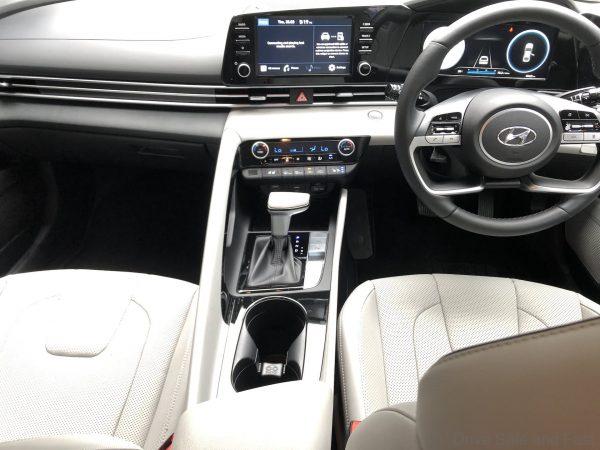 Hyundai Elantra Smartstream_dashboard