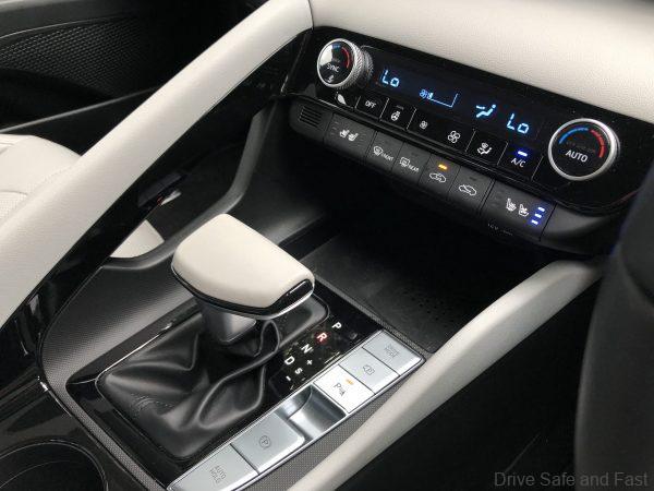 Hyundai Elantra Smartstream_gearshifter