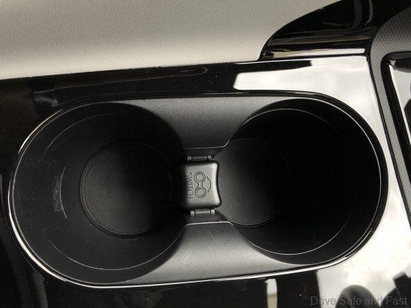 Hyundai Elantra Smartstream_cupholders