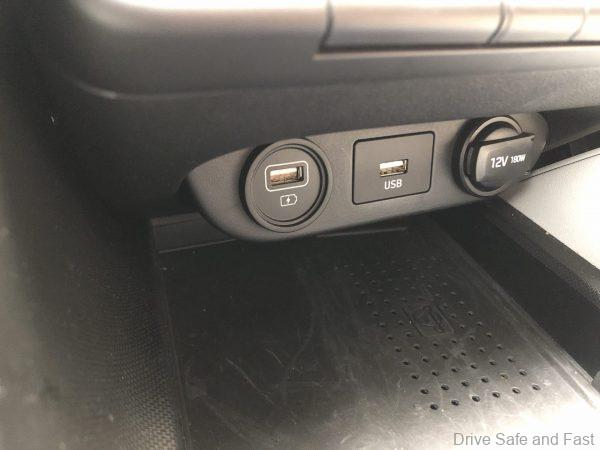 Hyundai Elantra Smartstream_power outlets