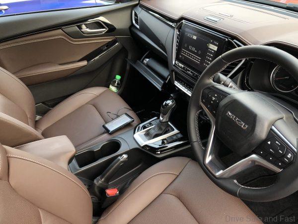 Isuzu D-MAX X-Terrain 3.0L Diesel 4x4_front seats