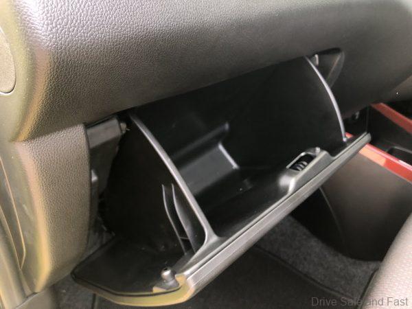 Suzuki Swift 1.4L Boosterjet_glovebox