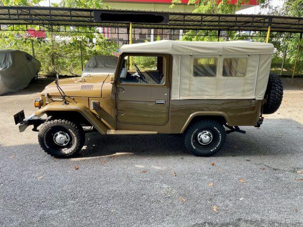 Toyota BJ 40_side view