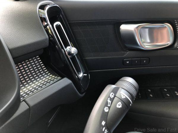 Volvo XC40 Recharge Plug In Hybrid Crossover_trim