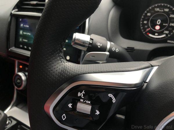 Jaguar XE R-Dynamic_gear shift