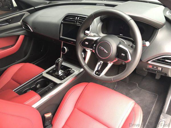 Jaguar XE R-Dynamic_dashboard