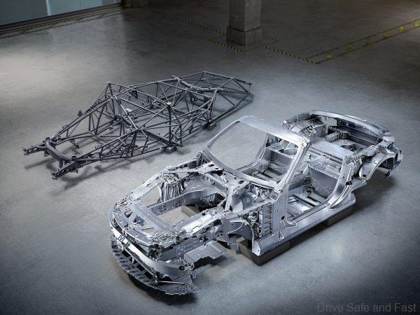 The bodyshell of the upcoming Mercedes-AMG SL next to the historical space frame of the 300 SL