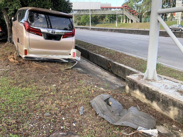 Luxury MPV’s accident scene