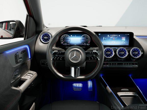 Mercedes-Benz B 250 e, fuel consumption combined, weighted (WLTP) 1,2-0,9 l/100 km, electric energy consumption combined, weighted (WLTP) 17.4-15.4 kWh/100km, CO2 emissions combined, weighted (WLTP) 27-20 g/km; exterior: patagonia red MANUFAKTUR, AMG line Mercedes-Benz B 250 e, fuel consumption combined, weighted (WLTP) 1,2-0,9 l/100 km, electric energy consumption combined, weighted (WLTP) 17.4-15.4 kWh/100km, CO2 emissions combined, weighted (WLTP) 27-20 g/km; exterior: patagonia red MANUFAKTUR, AMG line;Fuel consumption combined, weighted (WLTP) 1,2-0,9 l/100 km, electric energy consumption combined, weighted (WLTP) 17.4-15.4 kWh/100km, CO2 emissions combined, weighted (WLTP) 27-20 g/km*