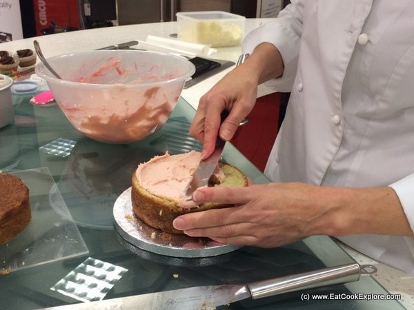 Mich Turner simple cake decorating tips from Cake School 6 Mich Turner Rose Ombre Cake