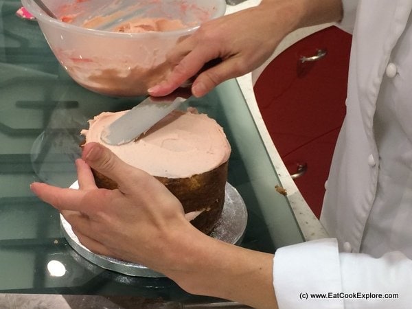 Mich Turner simple cake decorating tips from Cake School 7 Mich Turner Rose Ombre Cake