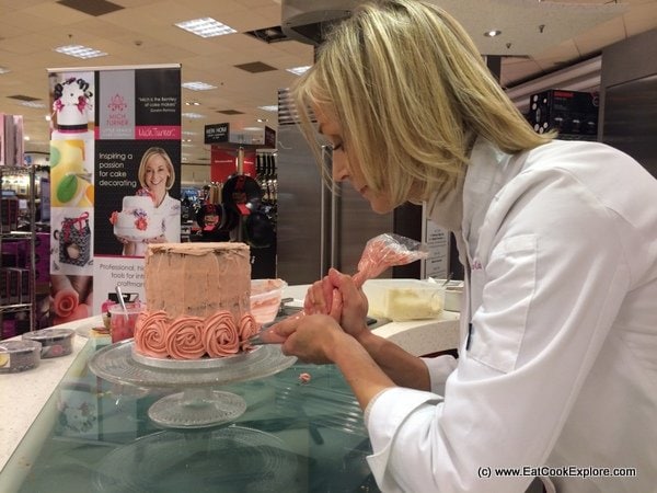 Mich Turner simple cake decorating tips from Cake School 10 Mich Turner Rose Ombre Cake