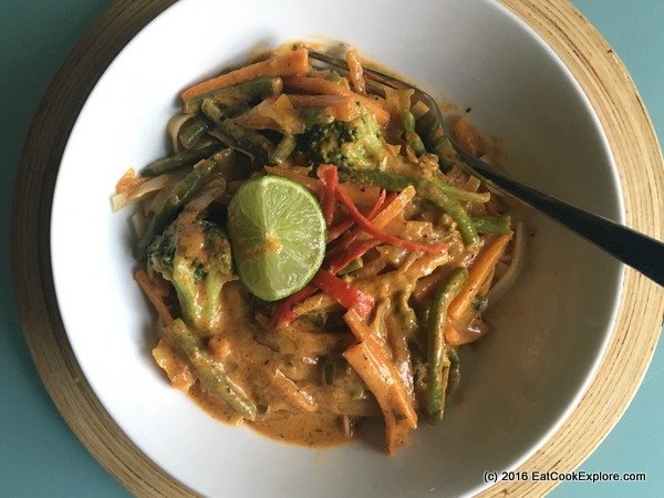 Thai Red curry noodles with vegetables