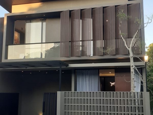 Jual Rumah 2 Lantai Full Furnish Dekat Toll | RumahJualSewa.id