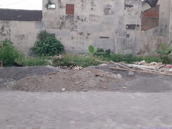 tampak depan tanah dijual