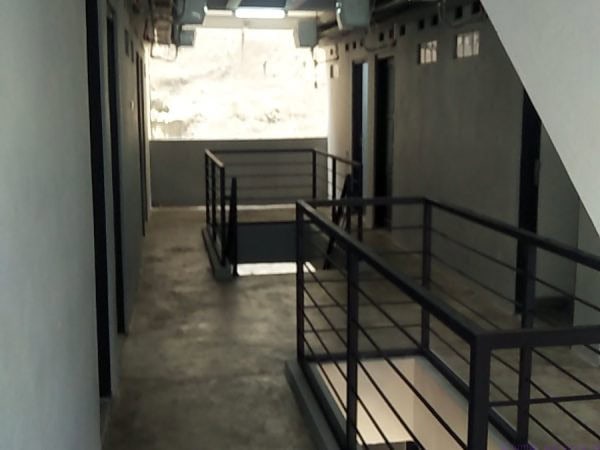 TAMPAK DALAM DEKAT TANGGA GEDUNG DIJUAL JOGJA