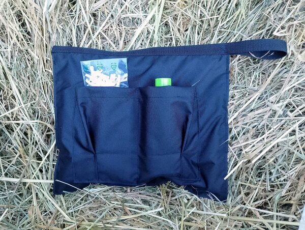 Geöffnete Schweifliebe Tasche mit zwei Fächern