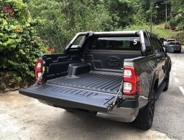 Toyota Hilux Rogue slight touch tailgate