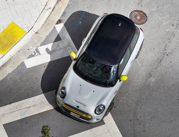 Mini Cooper SE_top view