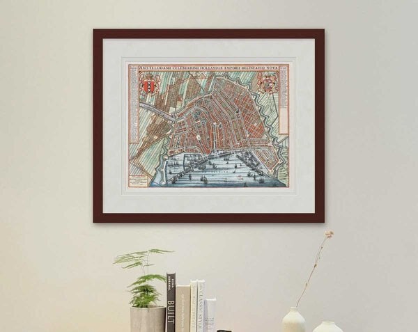 Oude kaart Amsterdam 1649 Blaeu ingelijst in wortelnoot lijst met passe-partout aan de muur