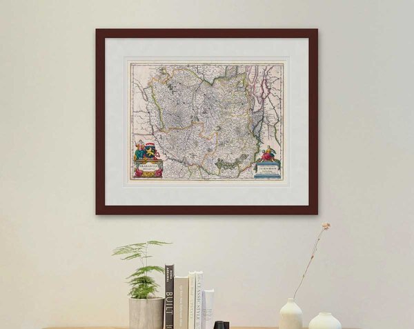 Oude kaart Belgisch en Nederlands Brabant 1645 Blaeu ingelijst in wortelnoot lijst met passe-partout aan de muur