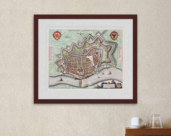 Oude kaart Deventer 1649 Blaeu ingelijst in wortelnoot lijst met passe-partout aan de muur