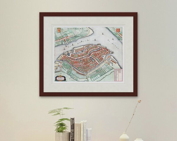 Oude kaart Dordrecht 1649 Blaeu ingelijst in wortelnoot lijst met passe-partout aan de muur