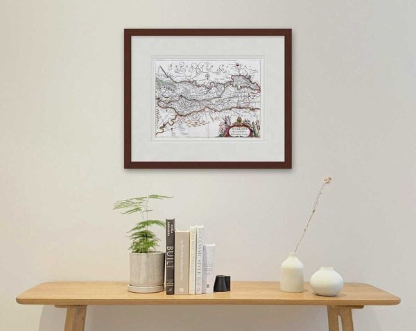 Oude kaart Gelderland 1654 Nijmegen, Geelkercken ingelijst in mahonie lijst met passe-partout aan de muur