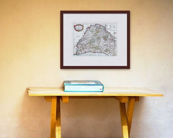 Oude kaart Gelderland 1654 Veluwe, Geelkercken ingelijst in wortelnoot lijst met passe-partout aan de muur