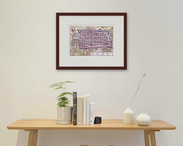 Oude kaart Utrecht 1647 Merian ingelijst in wortelnoot lijst met passe-partout aan de muur