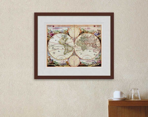 Oude kaart Wereldkaart 1680 Planisphere Stoopendaal ingelijst in mahonie lijst met passe-partout aan de muur
