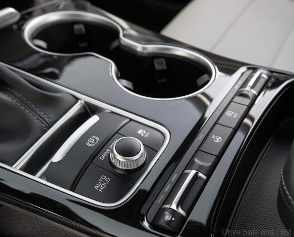 2021 Kia Stinger Facelift_center console