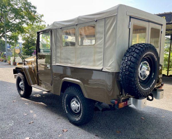 Toyota BJ 40_rear