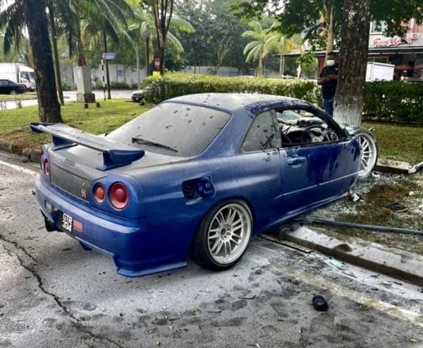 Broker Crashes Nissan Skyline 1 Hour After Collecting It