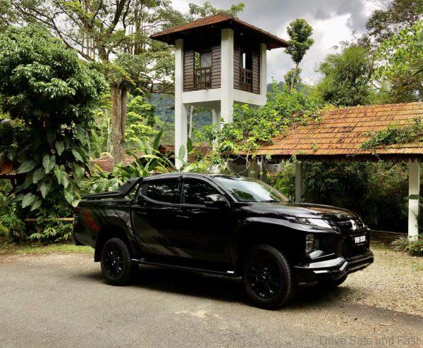 Mitsubishi Triton uphill drive