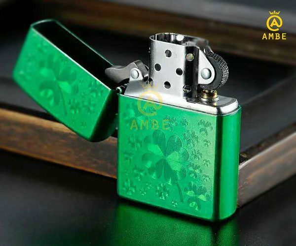 Top Zippo cỏ 4 lá