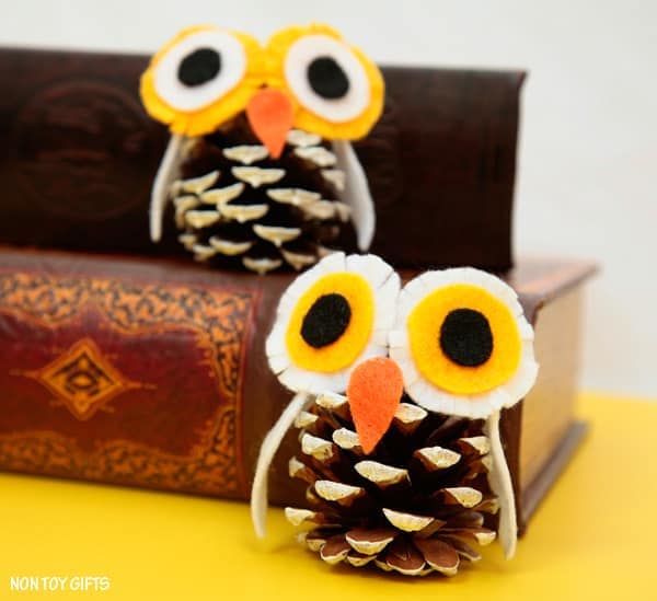 owls made with pine cones for winter play