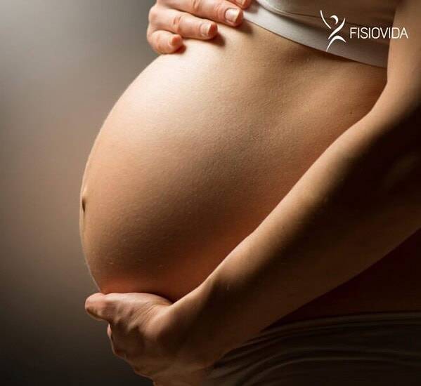 Durante a gestação, o corpo passa por grandes mudanças posturais e hormonais que podem causar dores lombares, ciática, tensão pélvica e desconfortos gerais.
A osteopatia para gestantes utiliza técnicas suaves e adaptadas, aliviando dores, melhorando a mobilidade e aumentando o conforto ao longo da gravidez.
Além disso, prepara o corpo para o parto e favorece a recuperação pós-parto, promovendo equilíbrio físico e emocional durante essa fase tão importante.